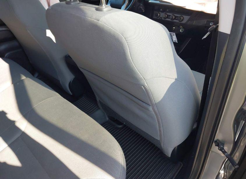 Photo 8 of 2017 Toyota Tacoma SR5 V6 (VIN 3TMDZ5BN2HM020692)