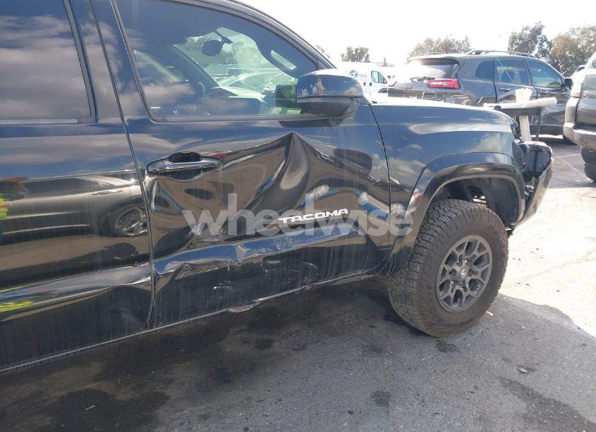 Photo 18 of 2017 Toyota Tacoma SR5 V6 (VIN 3TMDZ5BN2HM030199)