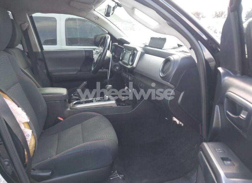 Photo 5 of 2017 Toyota Tacoma SR5 V6 (VIN 3TMDZ5BN2HM030199)