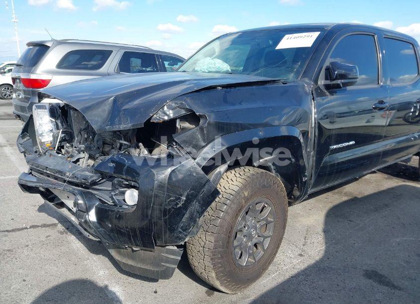 Photo 6 of 2017 Toyota Tacoma SR5 V6 (VIN 3TMDZ5BN2HM030199)