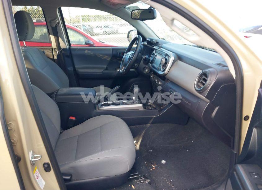 Photo 5 of 2017 Toyota Tacoma SR5 V6 (VIN 3TMDZ5BN2HM035841)