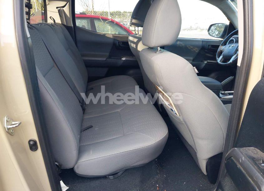 Photo 8 of 2017 Toyota Tacoma SR5 V6 (VIN 3TMDZ5BN2HM035841)