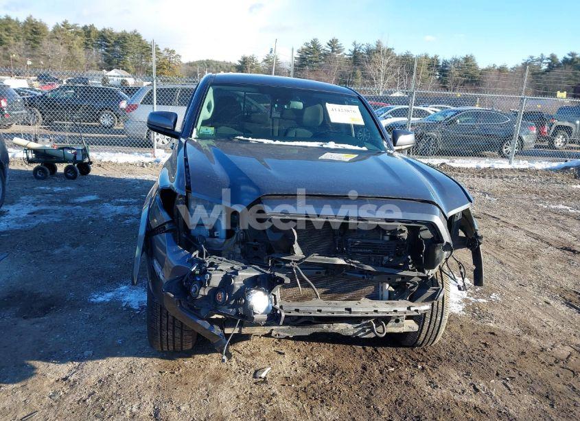 Photo 12 of 2018 Toyota Tacoma SR5 V6 (VIN 3TMDZ5BN2JM036459)