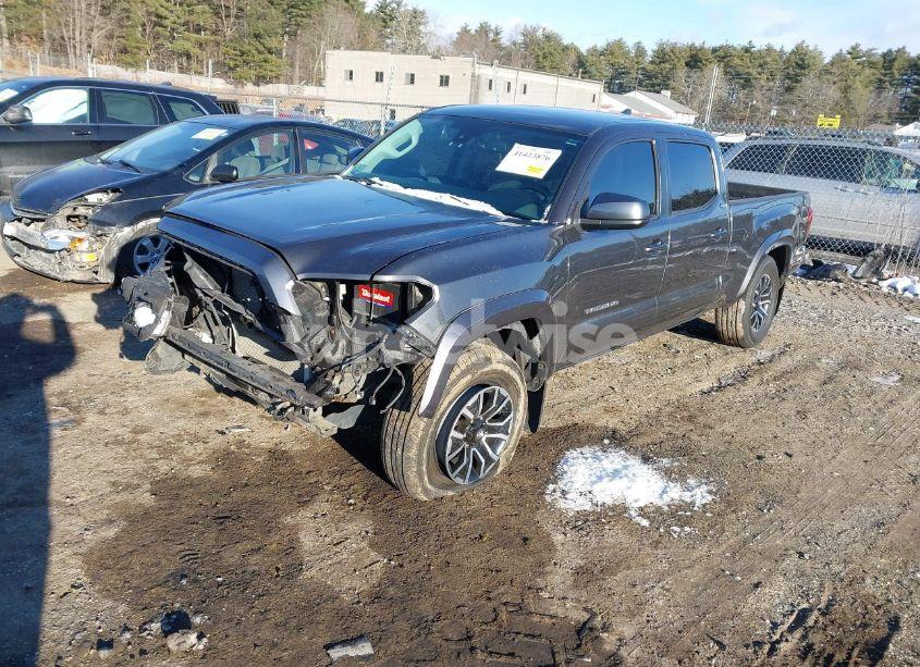 Photo 2 of 2018 Toyota Tacoma SR5 V6 (VIN 3TMDZ5BN2JM036459)
