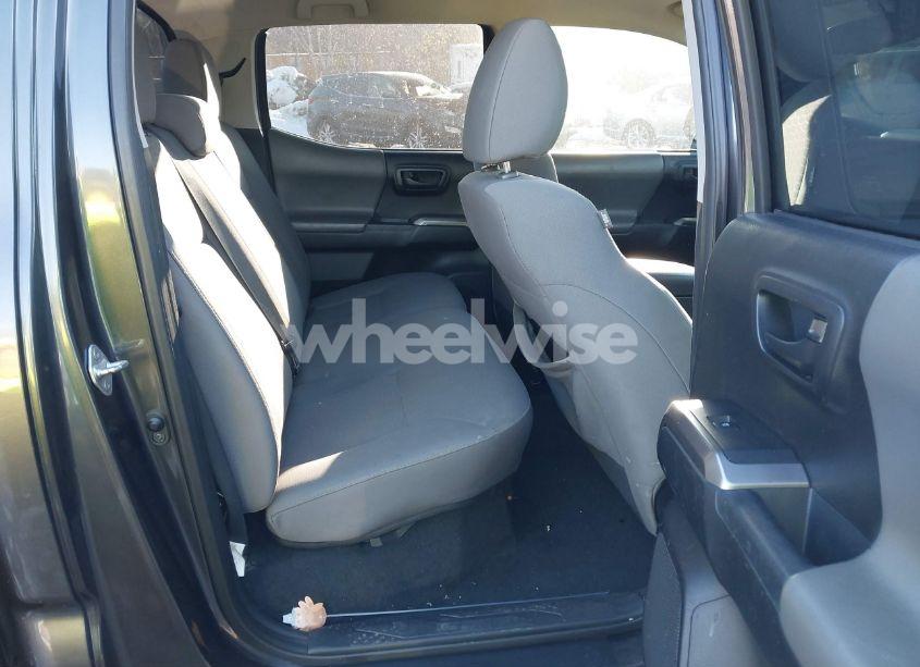 Photo 8 of 2018 Toyota Tacoma SR5 V6 (VIN 3TMDZ5BN2JM036459)