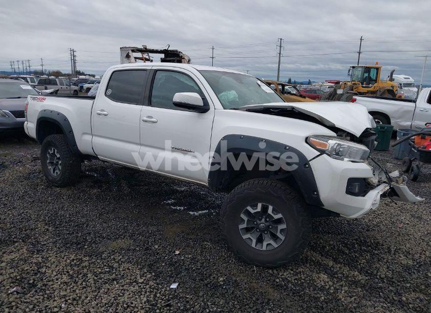 2020 Toyota Tacoma TRD OFF-ROAD (VIN 3TMDZ5BN2LM082747) main photo