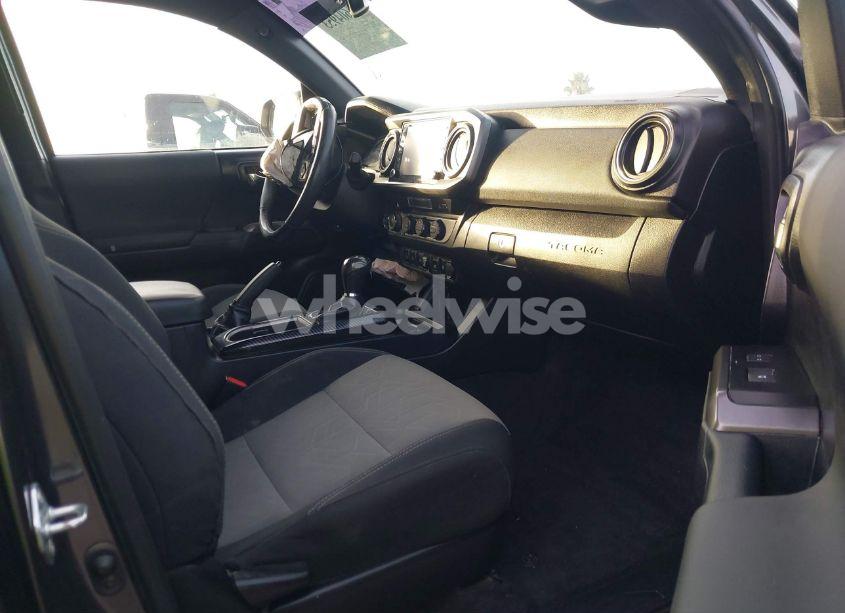 Photo 5 of 2021 Toyota Tacoma DOUBLE CAB/SR5/TRD SPORT/TRD OFF ROAD (VIN 3TMDZ5BN2MM108586)