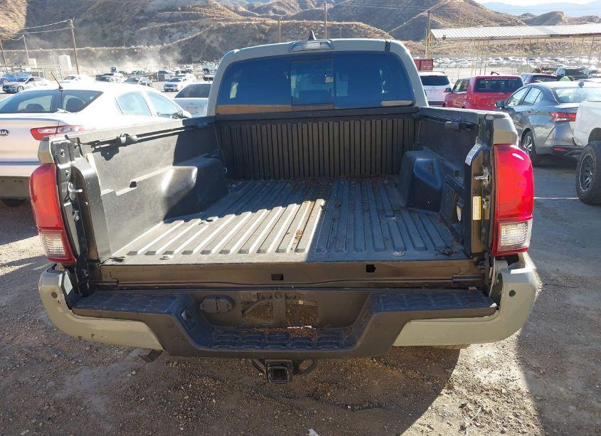 Photo 16 of 2022 Toyota Tacoma (VIN 3TMDZ5BN2NM121467)