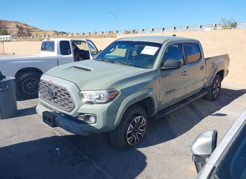 Photo 2 of 2022 Toyota Tacoma (VIN 3TMDZ5BN2NM121467)