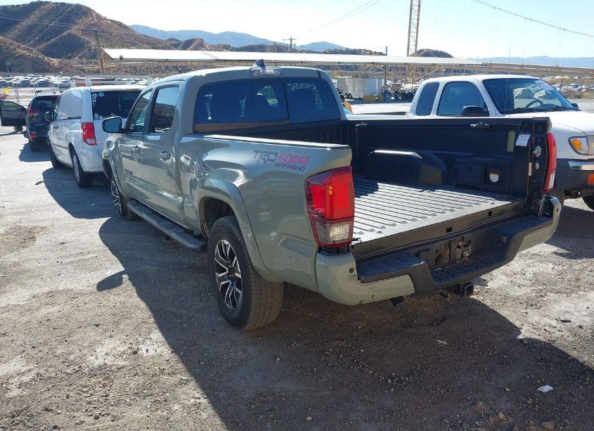 Photo 3 of 2022 Toyota Tacoma (VIN 3TMDZ5BN2NM121467)