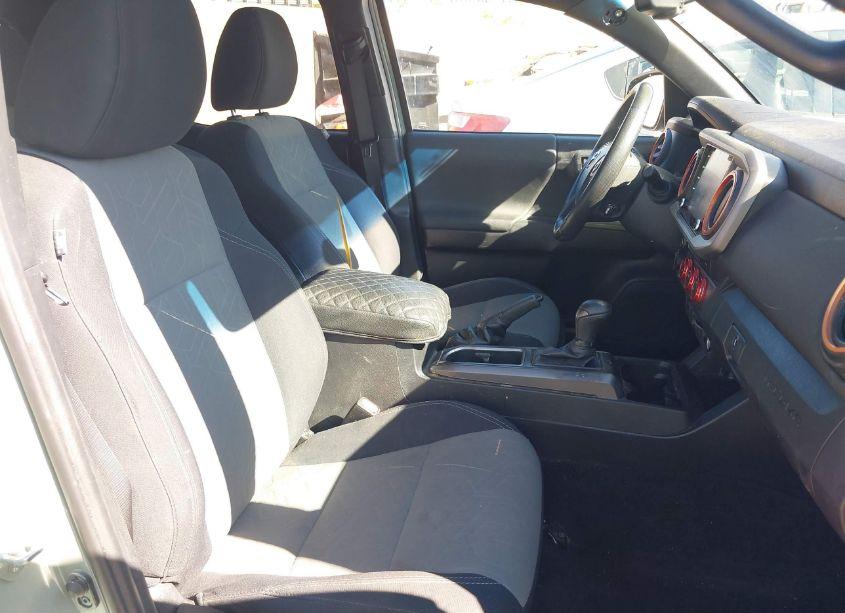 Photo 5 of 2022 Toyota Tacoma (VIN 3TMDZ5BN2NM121467)