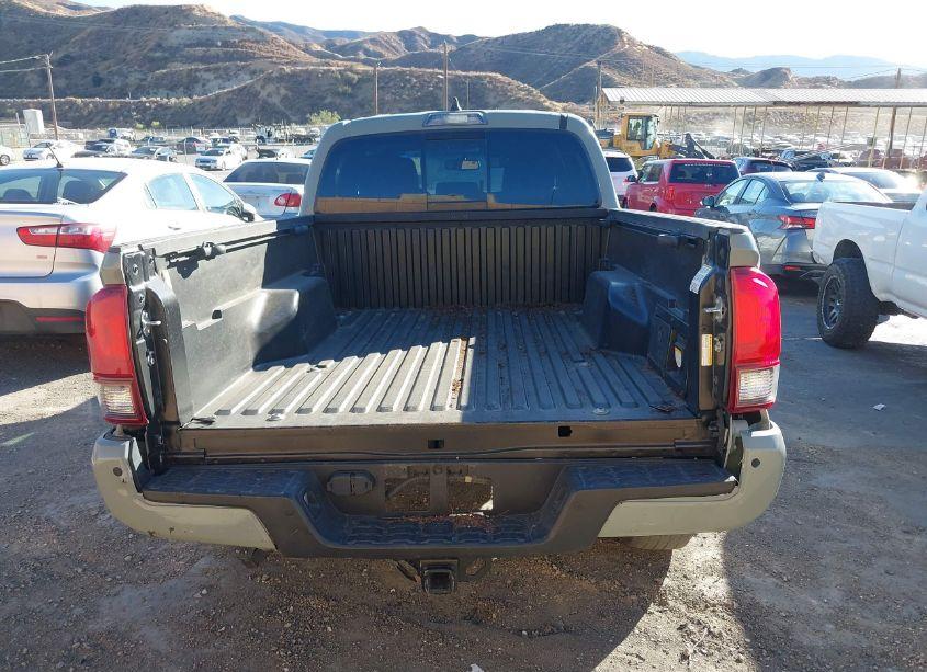 Photo 6 of 2022 Toyota Tacoma (VIN 3TMDZ5BN2NM121467)