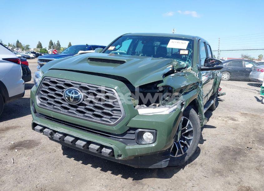 Photo 2 of 2022 Toyota Tacoma (VIN 3TMDZ5BN2NM133036)