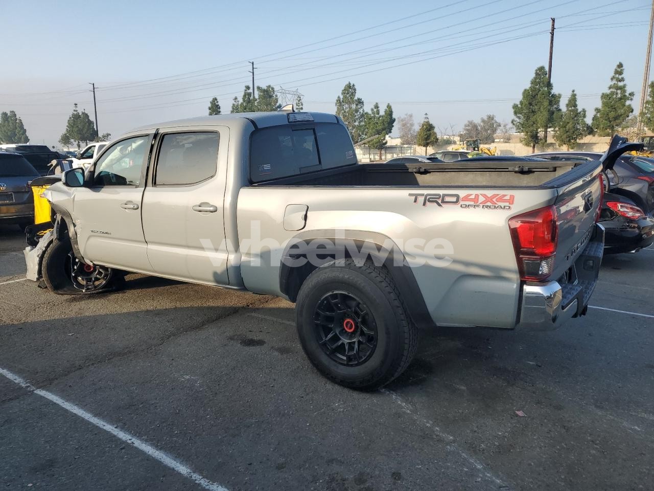 Photo 2 of 2018 TOYOTA TACOMA DOUBLE CAB (VIN 3TMDZ5BN3JM039712)