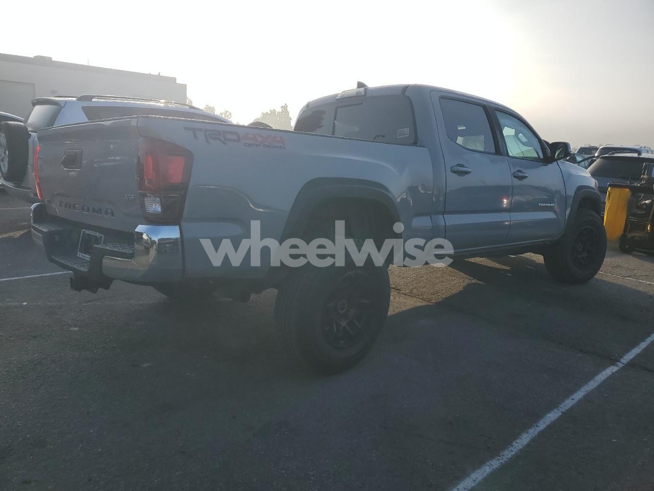 Photo 3 of 2018 TOYOTA TACOMA DOUBLE CAB (VIN 3TMDZ5BN3JM039712)
