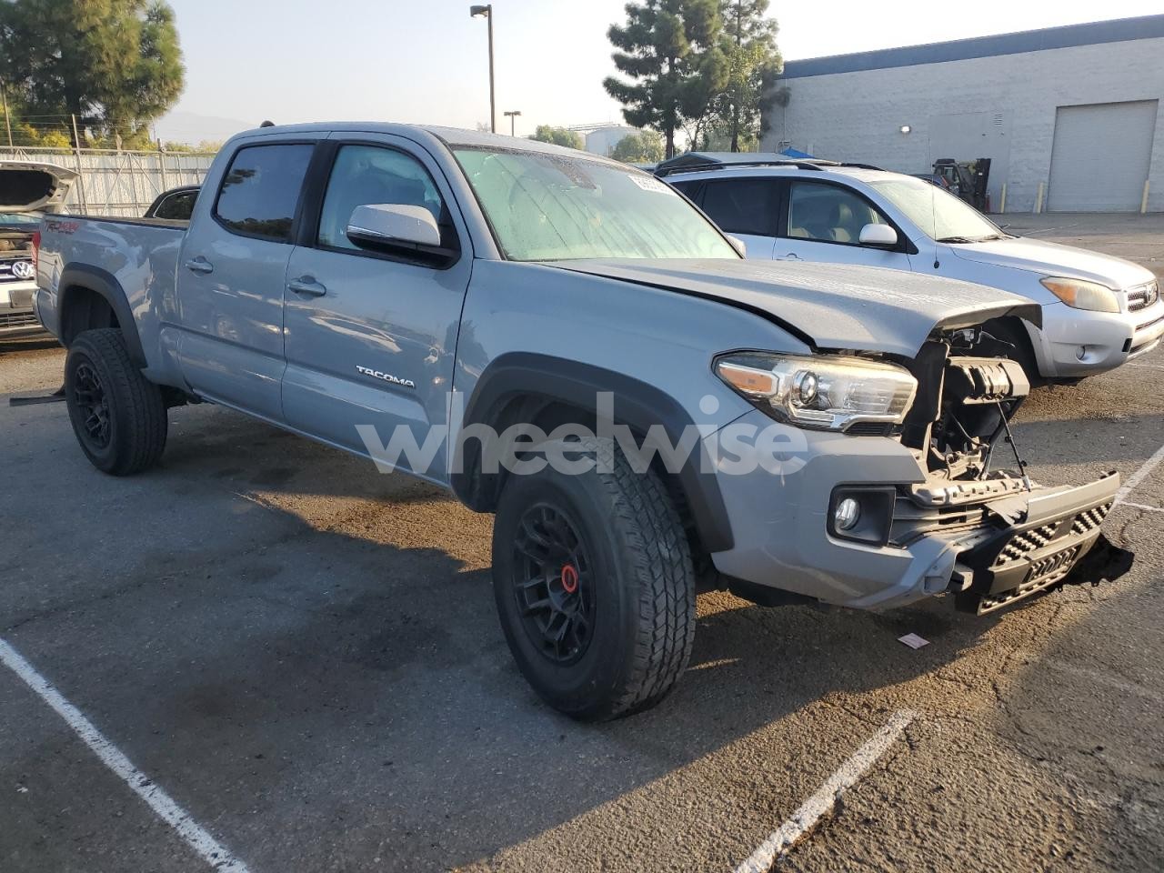 Photo 4 of 2018 TOYOTA TACOMA DOUBLE CAB (VIN 3TMDZ5BN3JM039712)