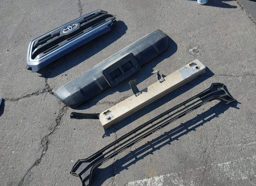 Photo 18 of 2017 Toyota Tacoma SR5 V6 (VIN 3TMDZ5BN4HM022816)