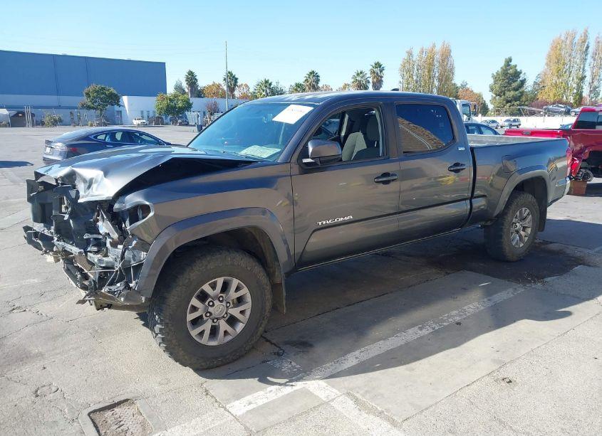 Photo 2 of 2017 Toyota Tacoma SR5 V6 (VIN 3TMDZ5BN4HM022816)