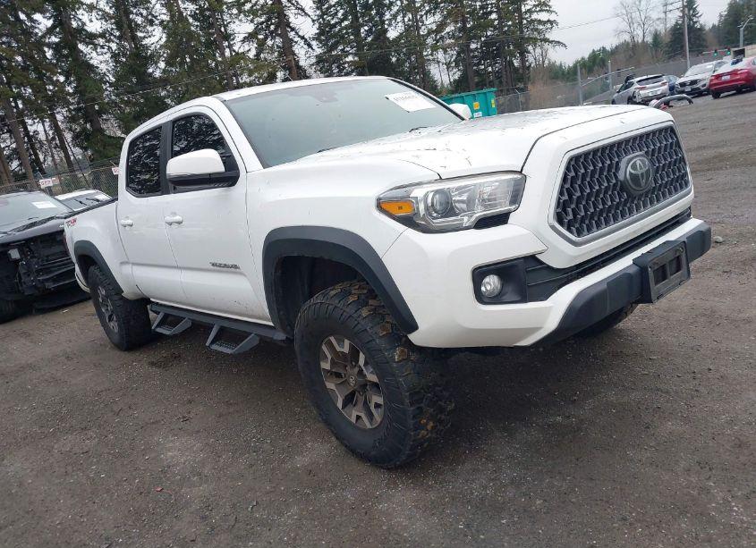 2018 Toyota Tacoma TRD OFF ROAD (VIN 3TMDZ5BN4JM053716) main photo