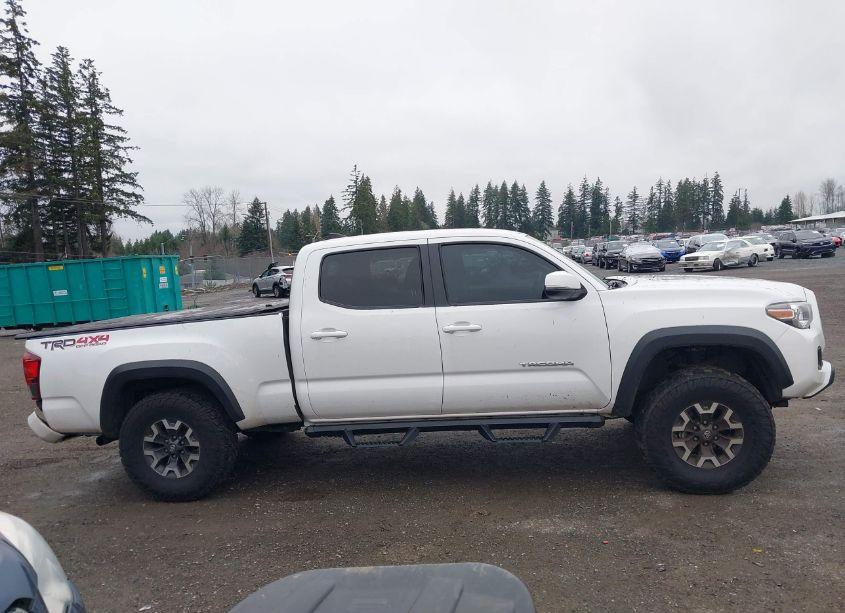 Photo 13 of 2018 Toyota Tacoma TRD OFF ROAD (VIN 3TMDZ5BN4JM053716)