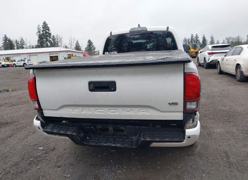 Photo 16 of 2018 Toyota Tacoma TRD OFF ROAD (VIN 3TMDZ5BN4JM053716)