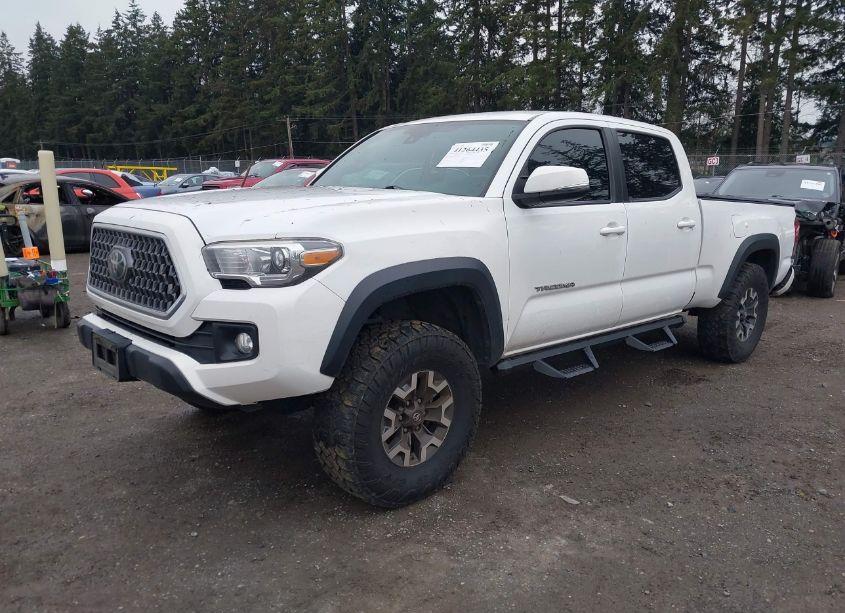 Photo 2 of 2018 Toyota Tacoma TRD OFF ROAD (VIN 3TMDZ5BN4JM053716)