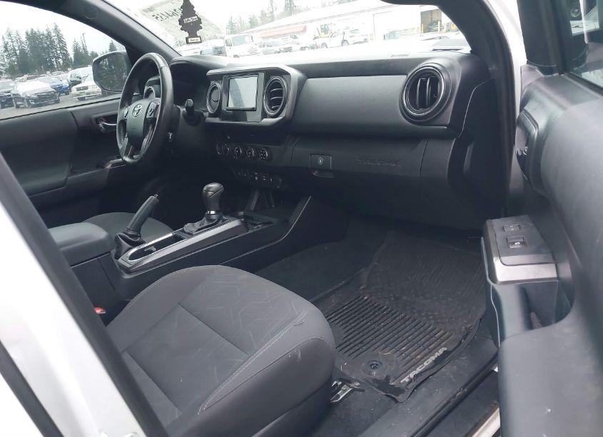 Photo 5 of 2018 Toyota Tacoma TRD OFF ROAD (VIN 3TMDZ5BN4JM053716)