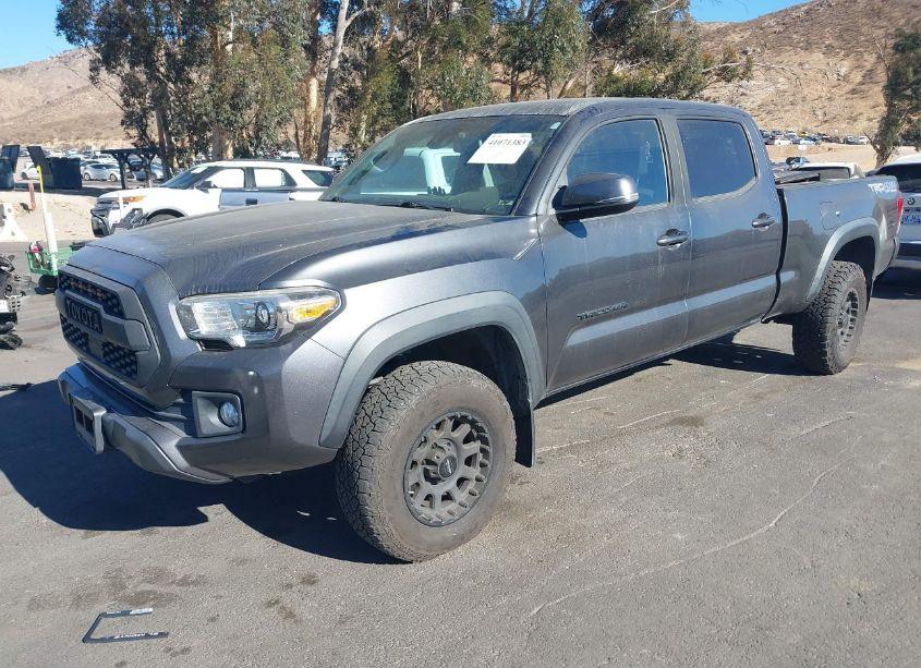 Photo 2 of 2019 Toyota Tacoma 4WD TRD OFF ROAD (VIN 3TMDZ5BN4KM079315)