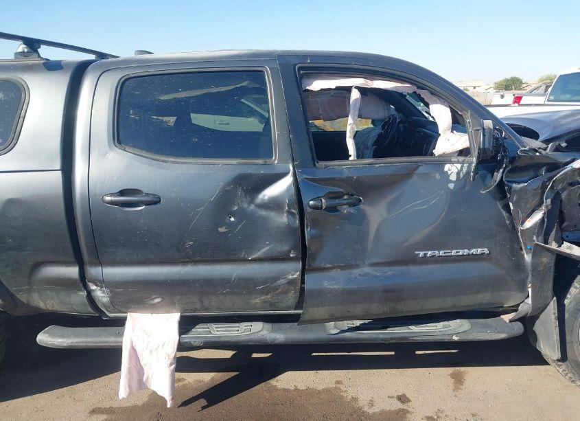 Photo 13 of 2017 Toyota Tacoma TRD SPORT (VIN 3TMDZ5BN5HM013784)