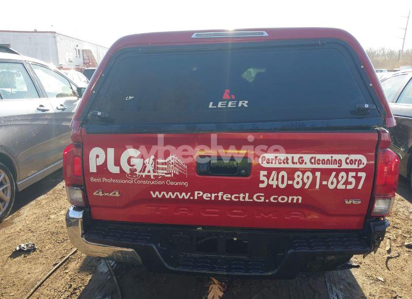 Photo 16 of 2018 Toyota Tacoma SR5 V6 (VIN 3TMDZ5BN5JM037878)