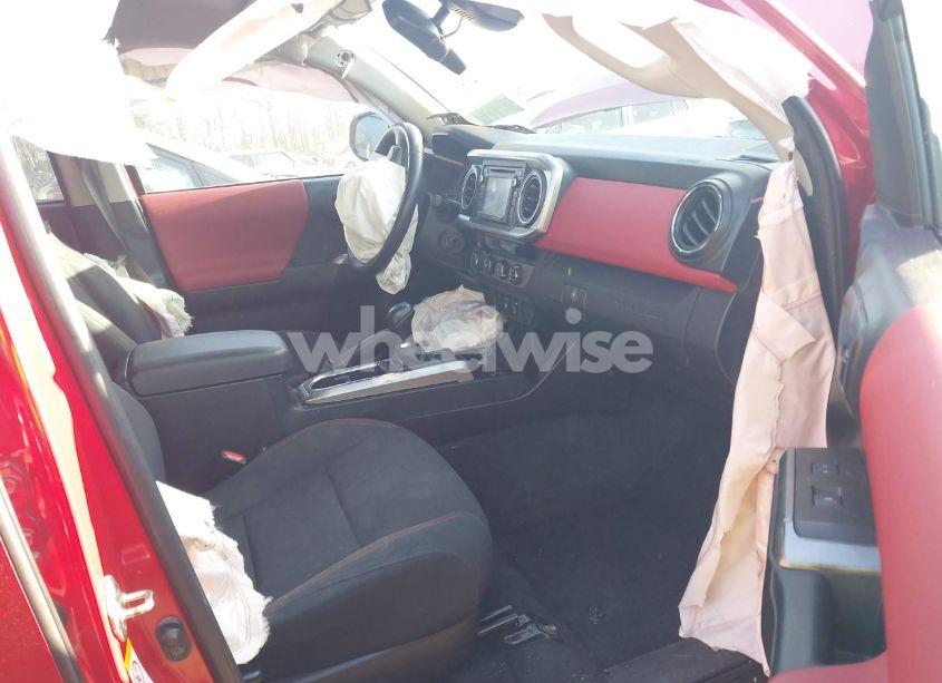 Photo 5 of 2018 Toyota Tacoma SR5 V6 (VIN 3TMDZ5BN5JM037878)