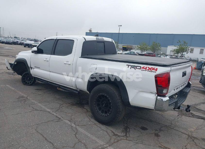 Photo 3 of 2018 Toyota Tacoma TRD OFF ROAD (VIN 3TMDZ5BN5JM038402)