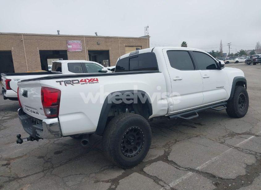 Photo 4 of 2018 Toyota Tacoma TRD OFF ROAD (VIN 3TMDZ5BN5JM038402)