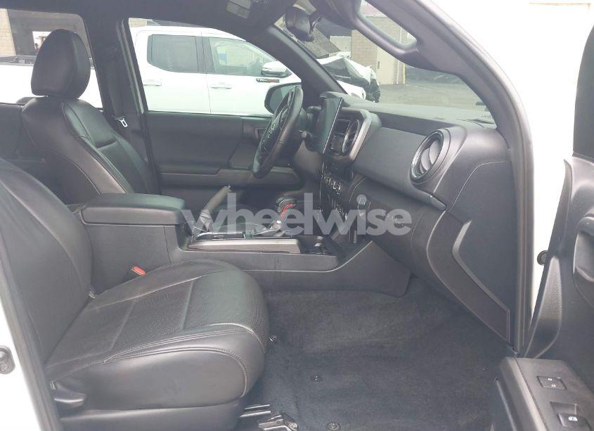 Photo 5 of 2018 Toyota Tacoma TRD OFF ROAD (VIN 3TMDZ5BN5JM038402)