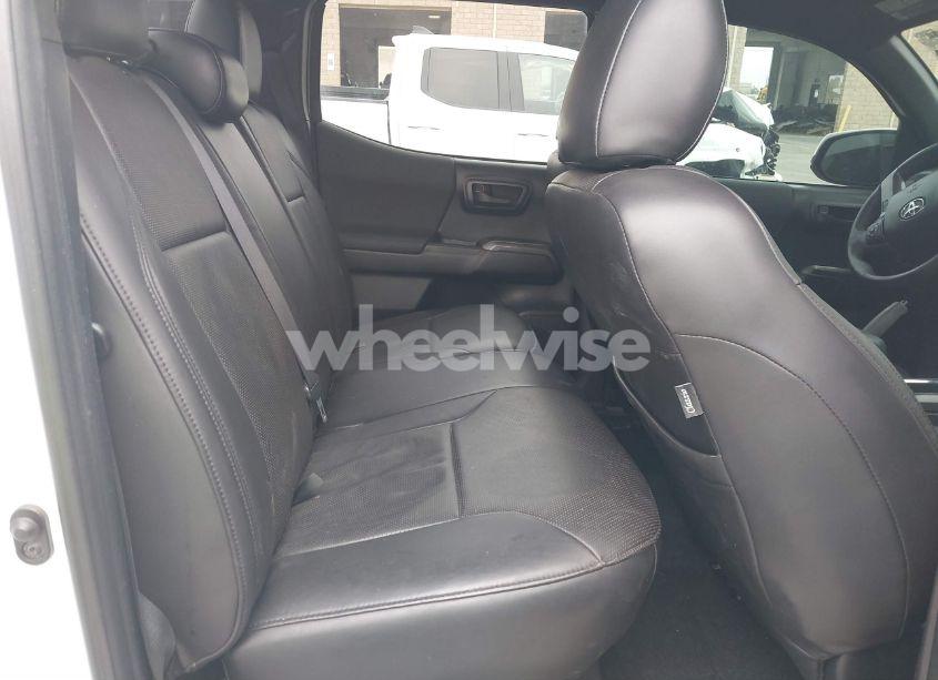 Photo 8 of 2018 Toyota Tacoma TRD OFF ROAD (VIN 3TMDZ5BN5JM038402)