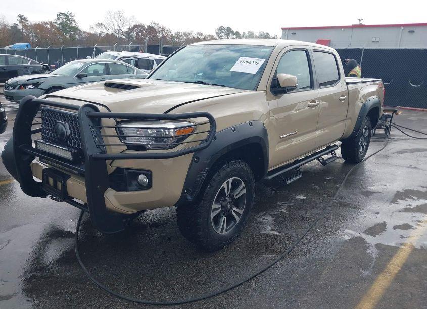 Photo 2 of 2018 Toyota Tacoma TRD SPORT (VIN 3TMDZ5BN5JM048167)