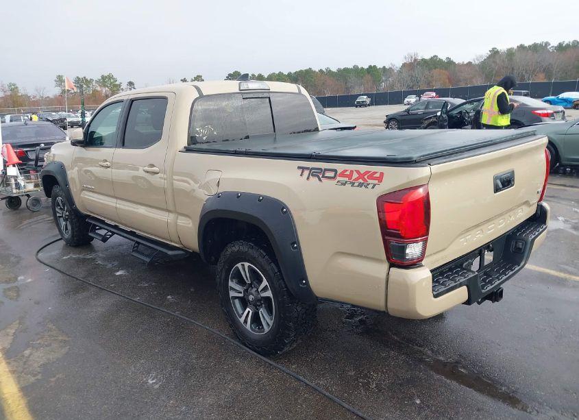 Photo 3 of 2018 Toyota Tacoma TRD SPORT (VIN 3TMDZ5BN5JM048167)