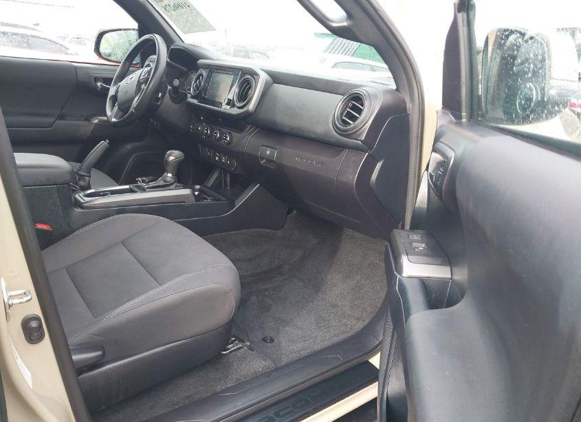 Photo 5 of 2018 Toyota Tacoma TRD SPORT (VIN 3TMDZ5BN5JM048167)