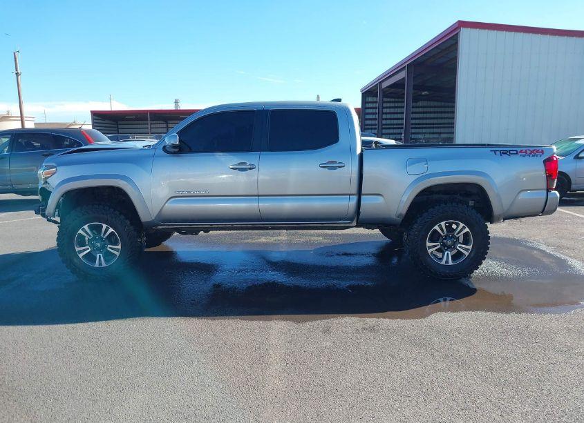 Photo 15 of 2018 Toyota Tacoma TRD SPORT (VIN 3TMDZ5BN5JM048850)