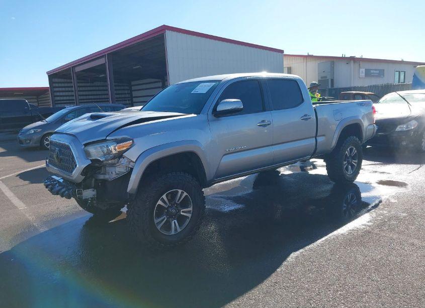 Photo 2 of 2018 Toyota Tacoma TRD SPORT (VIN 3TMDZ5BN5JM048850)