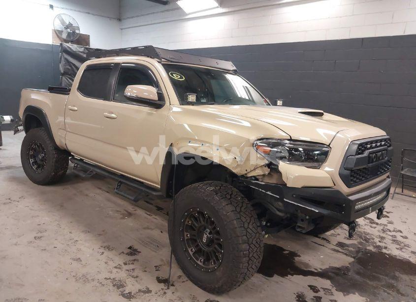 2018 Toyota Tacoma TRD SPORT (VIN 3TMDZ5BN5JM049822) main photo