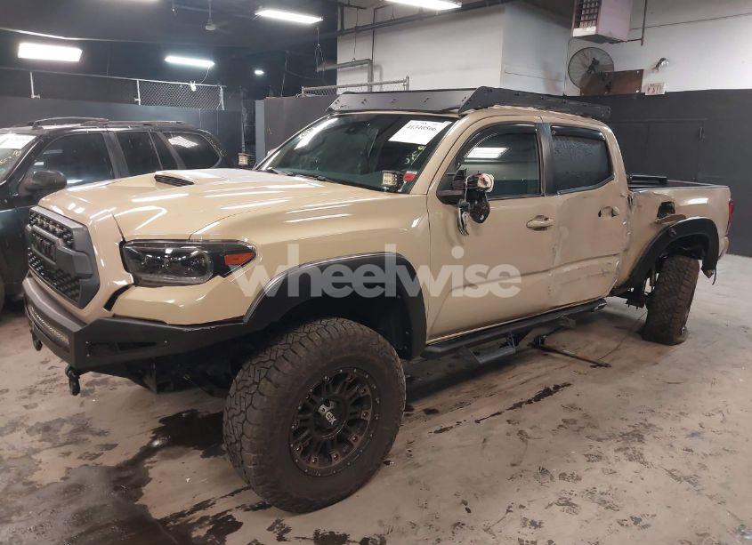 Photo 2 of 2018 Toyota Tacoma TRD SPORT (VIN 3TMDZ5BN5JM049822)