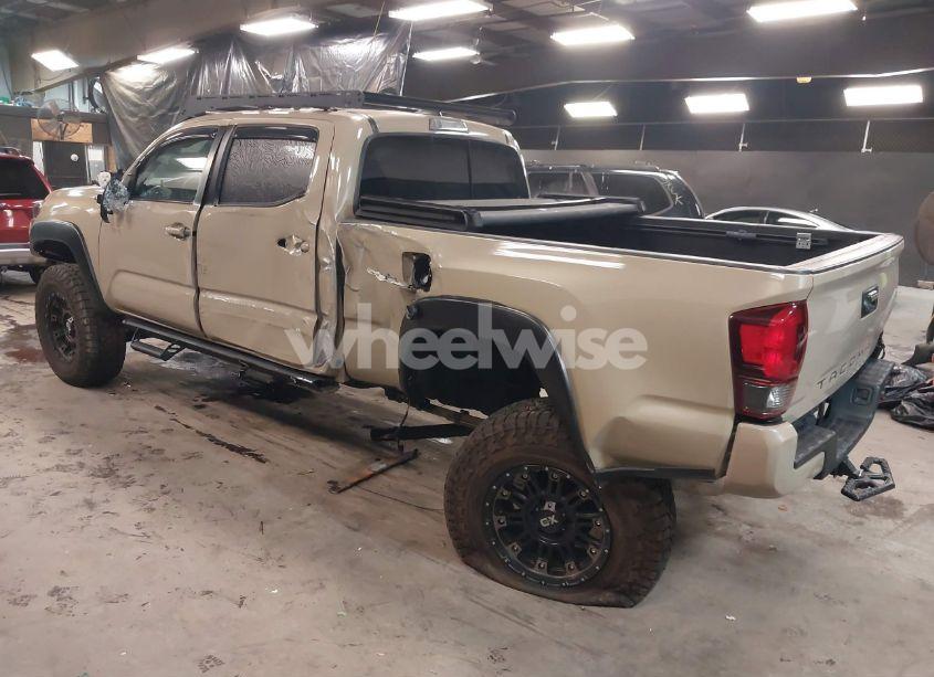 Photo 3 of 2018 Toyota Tacoma TRD SPORT (VIN 3TMDZ5BN5JM049822)