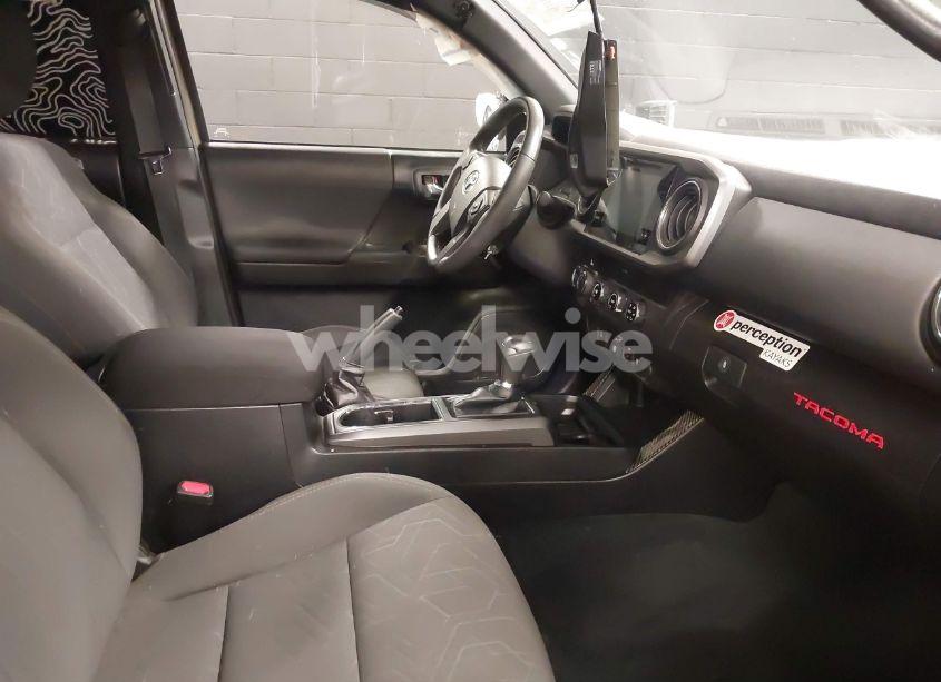 Photo 5 of 2018 Toyota Tacoma TRD SPORT (VIN 3TMDZ5BN5JM049822)