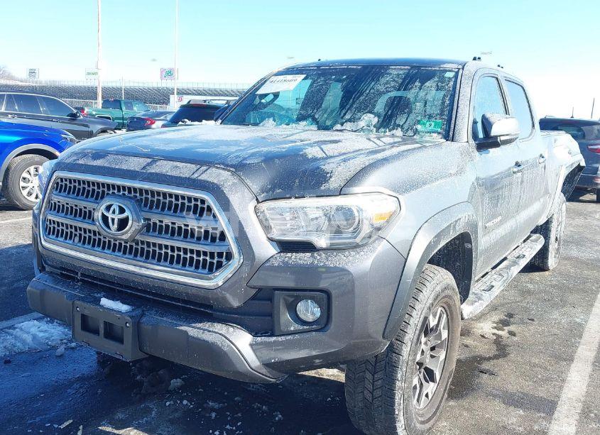 Photo 2 of 2017 Toyota Tacoma TRD OFF ROAD (VIN 3TMDZ5BN6HM013986)