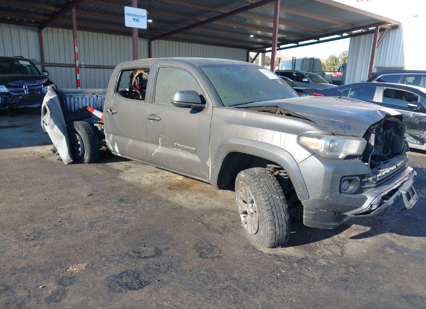 2017 Toyota Tacoma SR5 V6 (VIN 3TMDZ5BN6HM025622) main photo