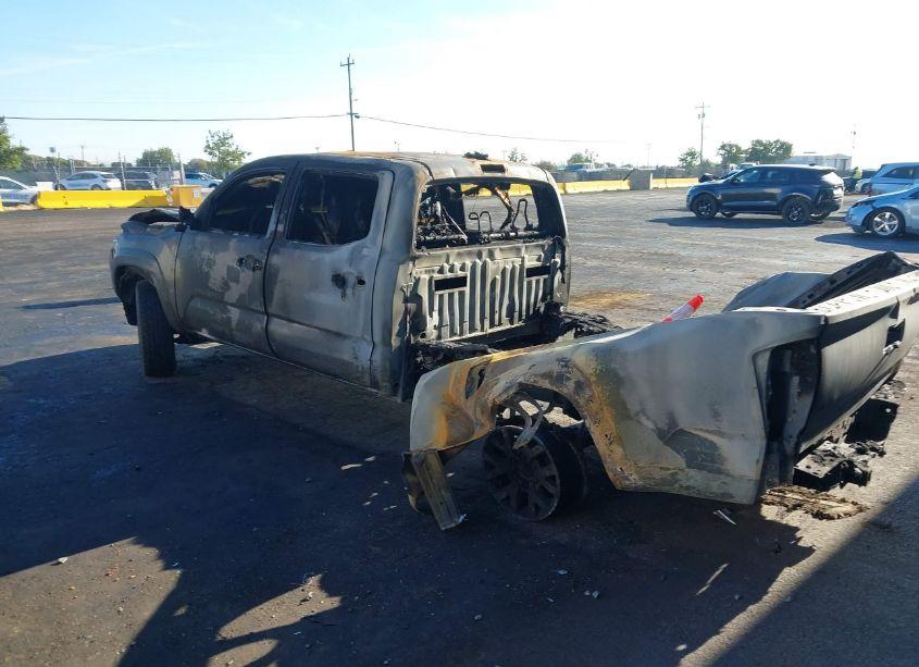 Photo 3 of 2017 Toyota Tacoma SR5 V6 (VIN 3TMDZ5BN6HM025622)