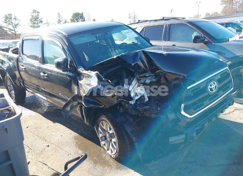 2017 Toyota Tacoma SR5 V6 (VIN 3TMDZ5BN6HM032814) main photo