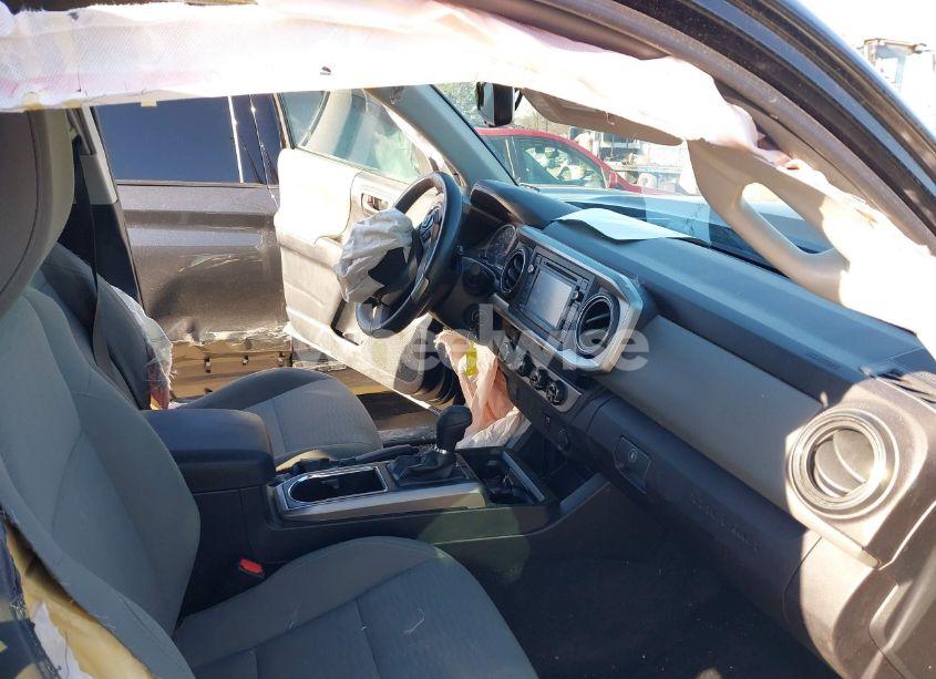 Photo 5 of 2017 Toyota Tacoma SR5 V6 (VIN 3TMDZ5BN6HM032814)