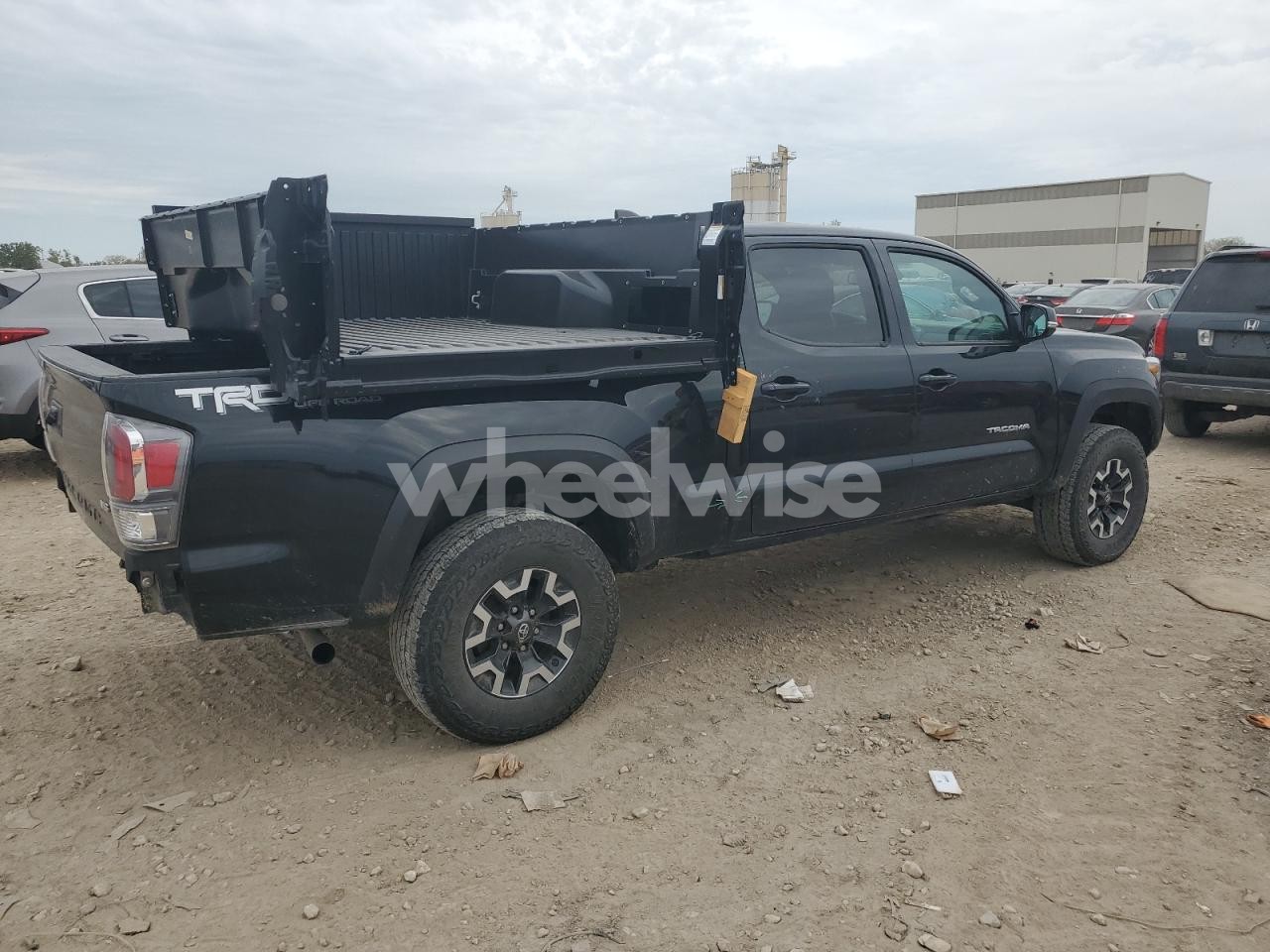 Photo 3 of 2022 TOYOTA TACOMA DOUBLE CAB (VIN 3TMDZ5BN6NM135856)